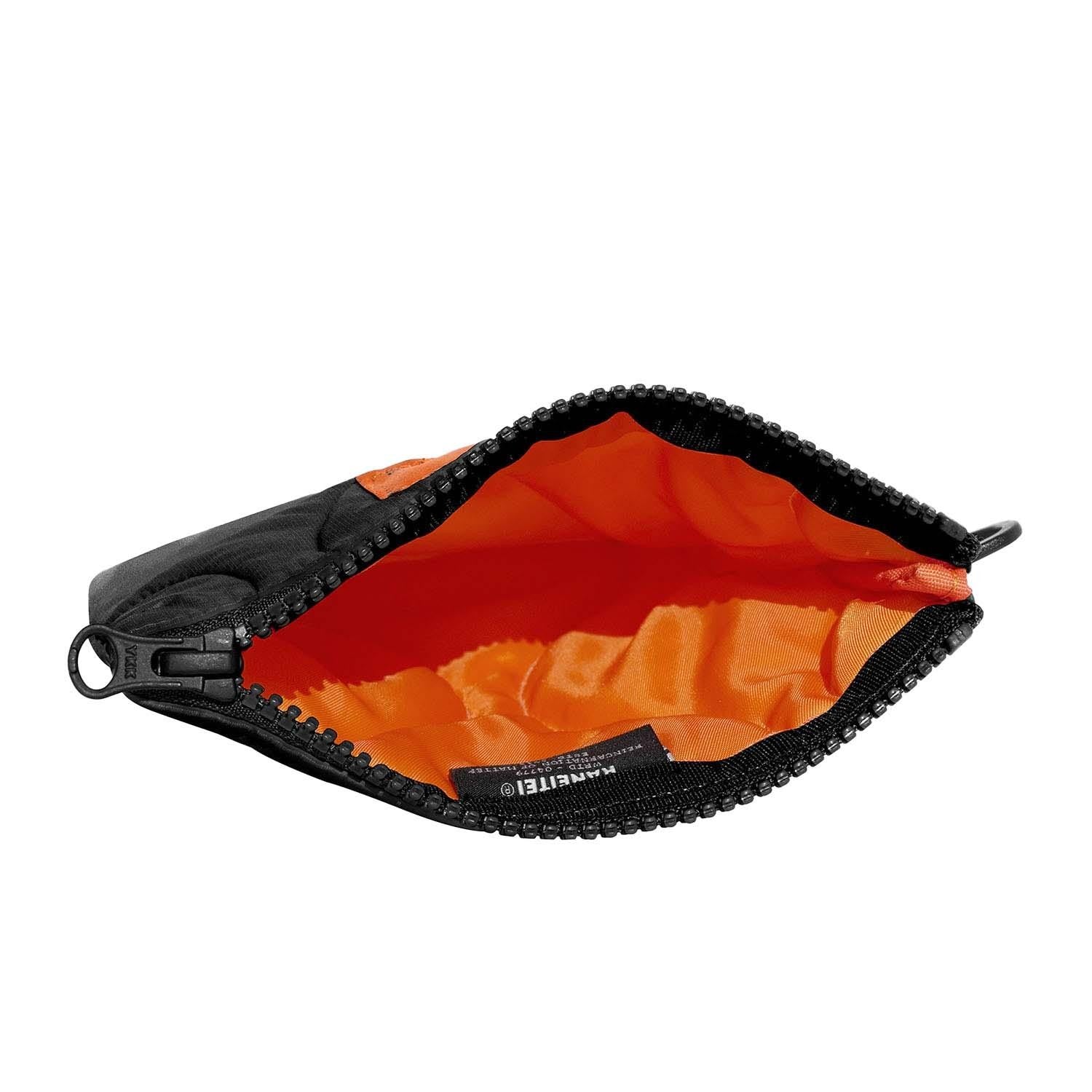 KANEITEI QUILTED FLAT POUCH M BLACK INTERIOR ORANGE COLOR