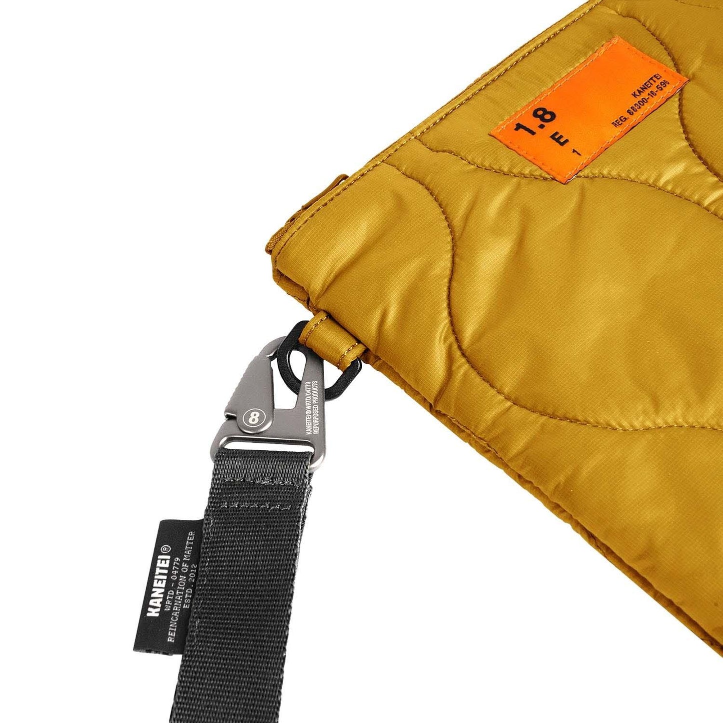 QUILTED FLAT POUCH M MUSTARD WITH ACCESSORY